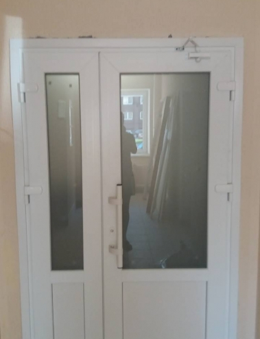 Профиль WDS 60 (дверной), внутренняя дверь, МАТОВЫЙ стеклопакет + сендвич-панель.